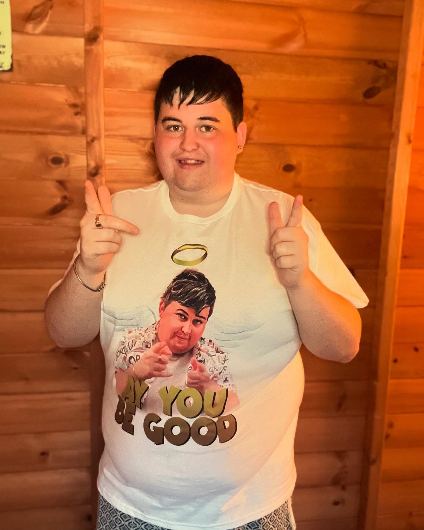 “AY YOU BE GOOD” t-shirt *gold*